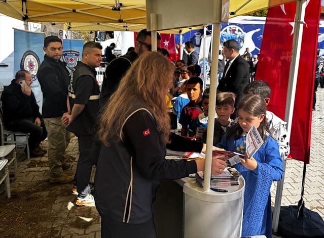 Aksaray'da Bilim Şenliği: Yerli Teknoloji ve Konya Bilim Tırı Öğrencilerle Buluştu