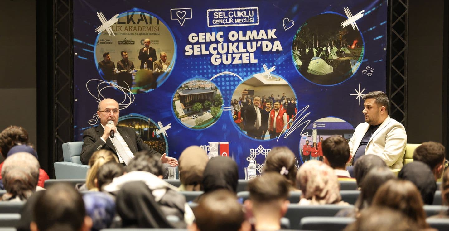 Başkan Pekyatırmacı Üniversiteli Gençlerle Buluştu