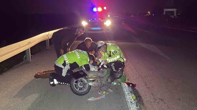 Karaman-Konya Kara Yolunda Elektrikli Bisiklet Yayaya Çarptı: 2 Yaralı