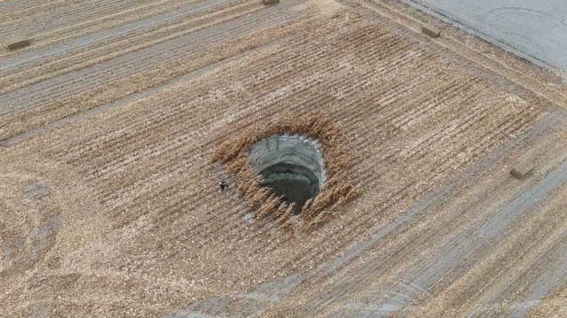Karapınar'da Hasat Sırasında Farkedilen Obruk Facianın Eşiğinden Döndürdü