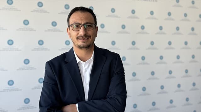 Konya'da Kekemeliği Aşan Mehmet Emir Cengiz Sunuculuk Mesleğine Adım Attı