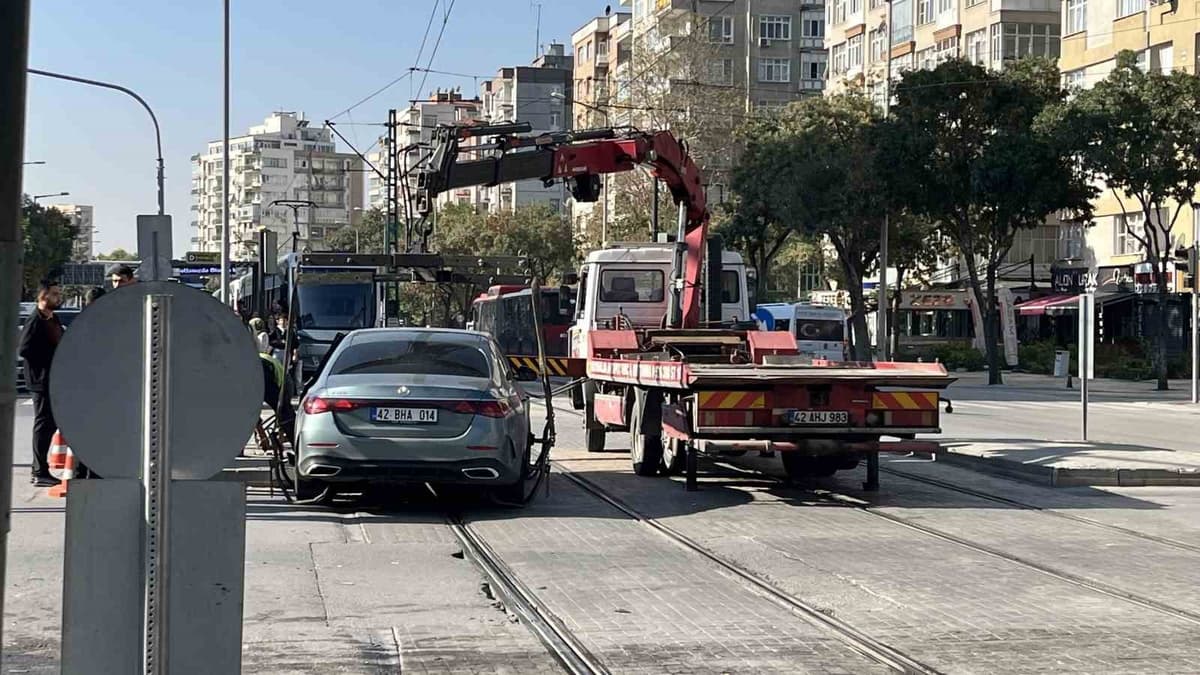 Konya'da Tramvay Hattında Kaza: Seferler Durduruldu