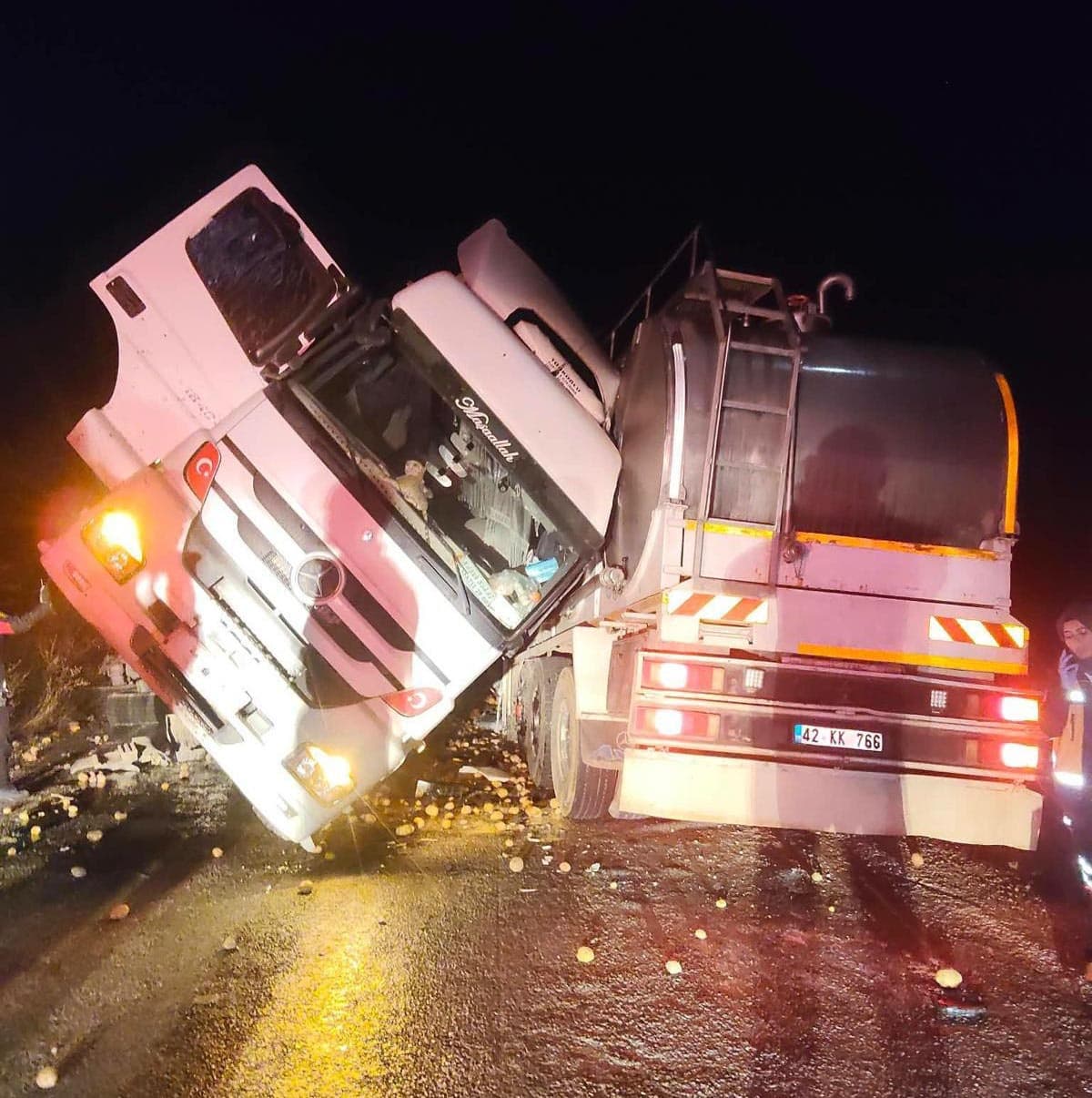 Konya Ilgın'da Süt Tankeri TIR'a Çarptı: 1 Ölü, 1 Yaralı