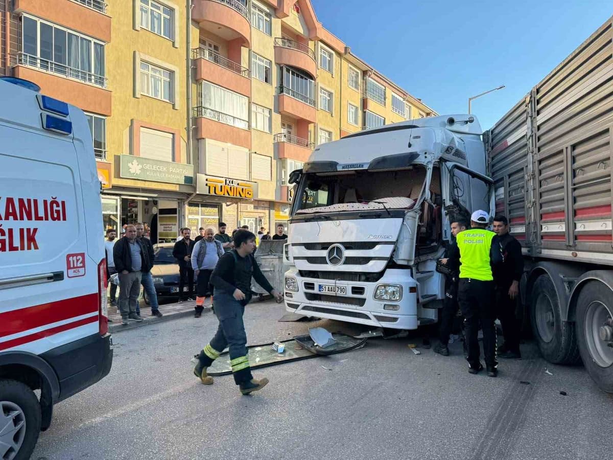 Konya Kulu'da Zincirleme Trafik Kazası: 1 Kişi Yaralandı
