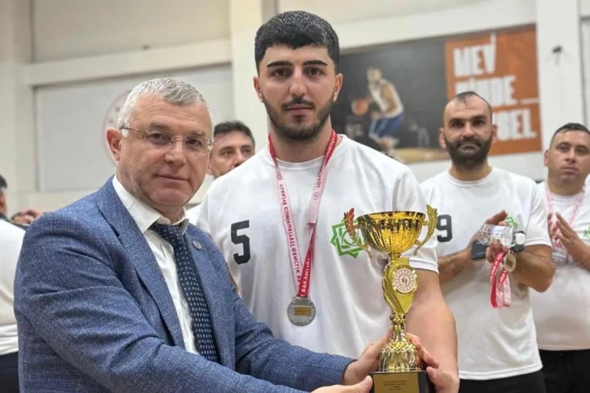 Meram Belediyesi Voleybol Takımı Kamu Spor Oyunları'nda Konya İkincisi Oldu