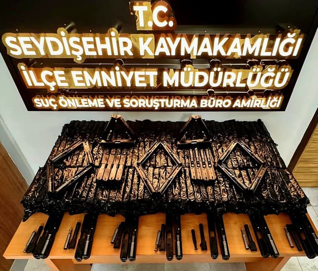 Seydişehir'de Araçta 1560 Silah Parçası Ele Geçirildi: 1 Tutuklama